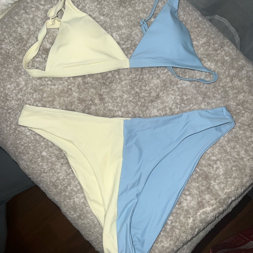 aurelle bathing suit - size medium top and bottom - NEVER worn